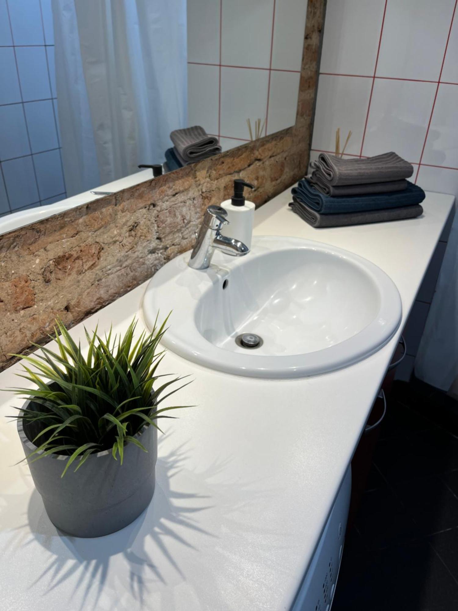 Old Studio Apartment Vilnius Exterior photo